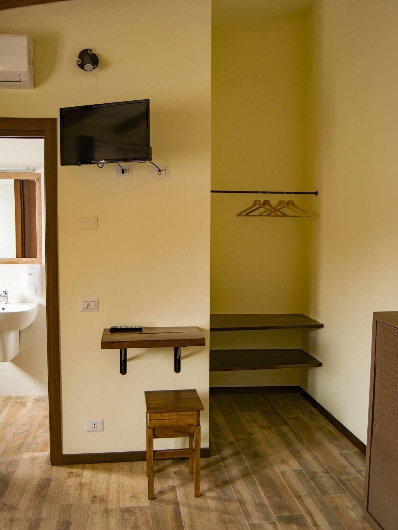 Sleep'N Go Hotel Fiumicino Bagian luar foto