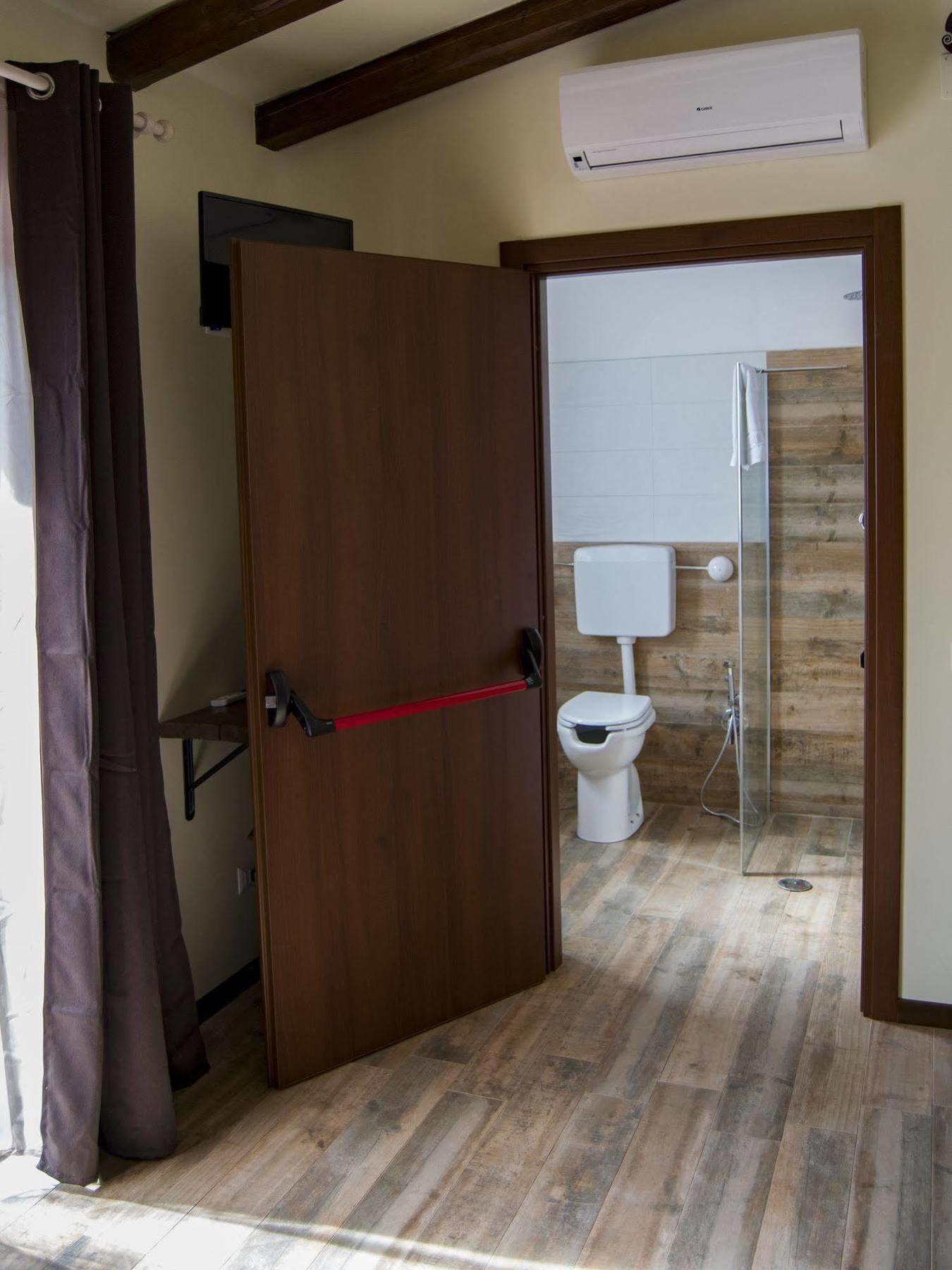 Sleep'N Go Hotel Fiumicino Bagian luar foto